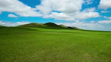 4k航拍蓝天下内蒙古的千里山地草原视频的预览图
